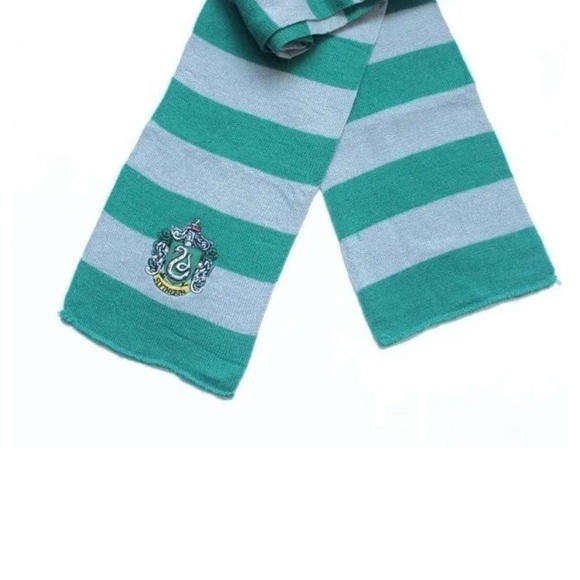 Harry Potter Slytherin Scarf - Picture 5 of 6